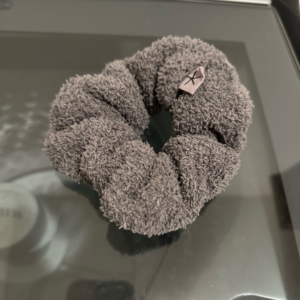 Barefoot dreams scrunchie NWOT